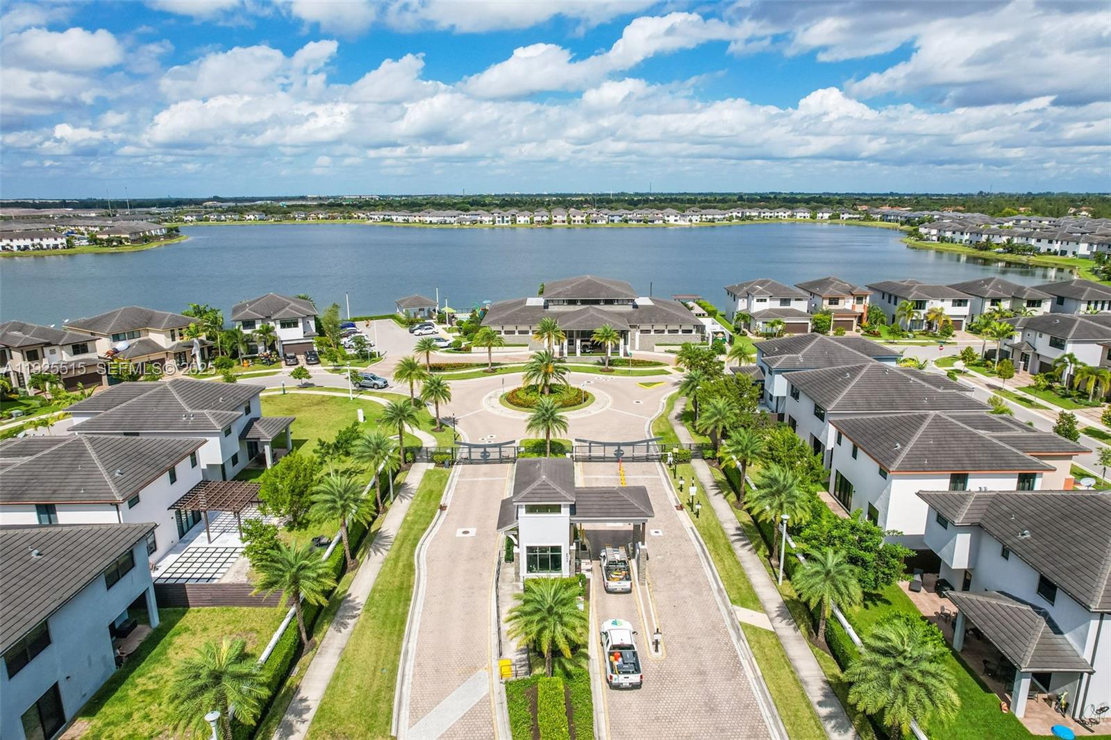 9114 NW 158th St Miami Lakes, FL 33018