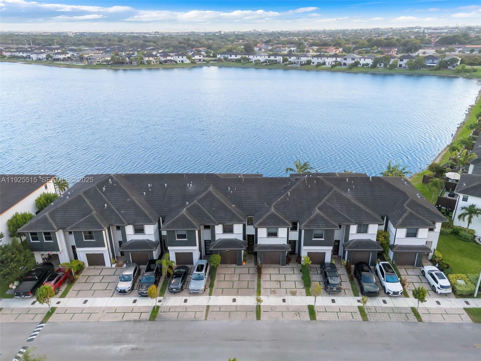 9114 NW 158th St Miami Lakes, FL 33018