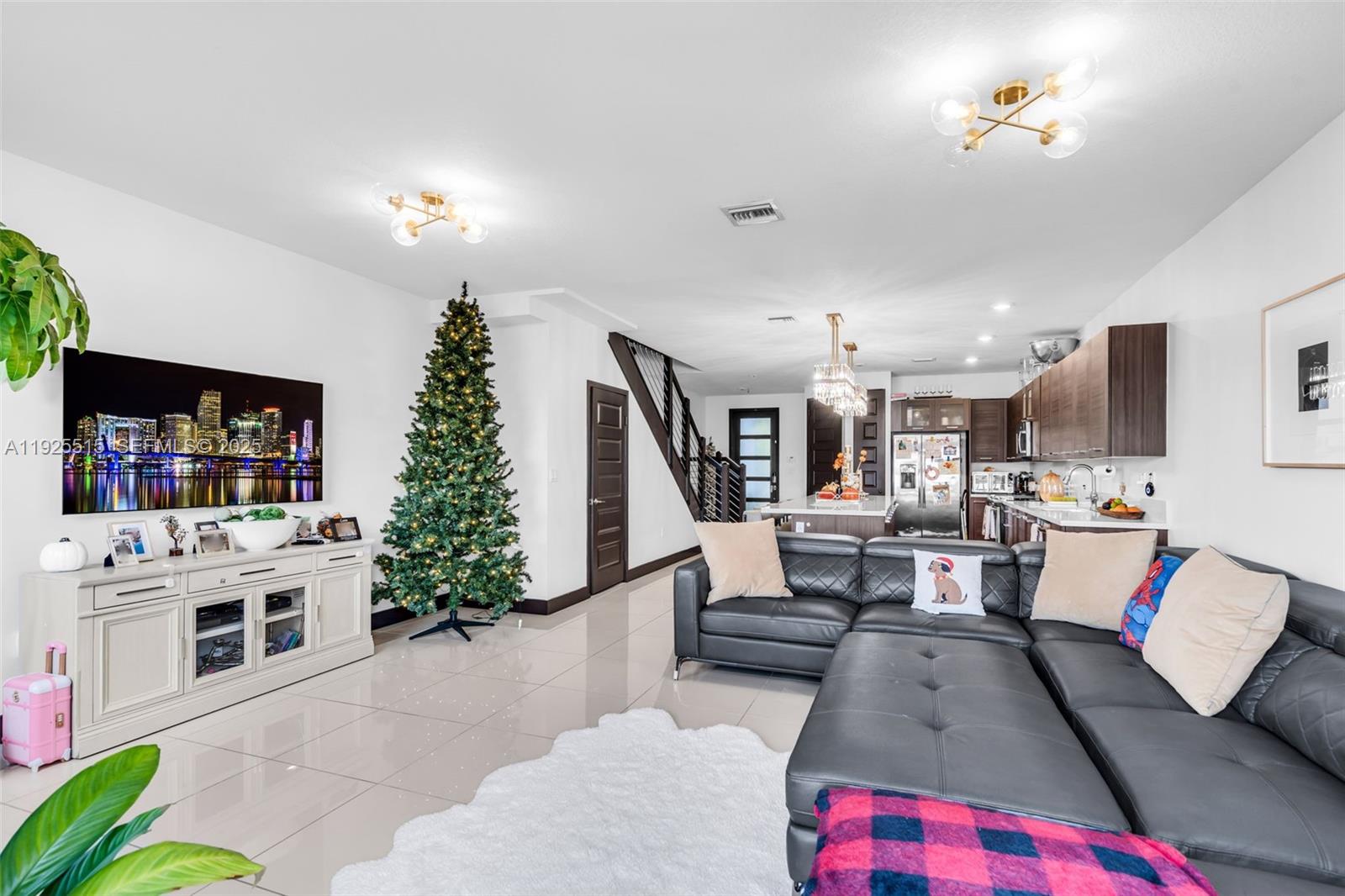 9114 NW 158th St Miami Lakes, FL 33018