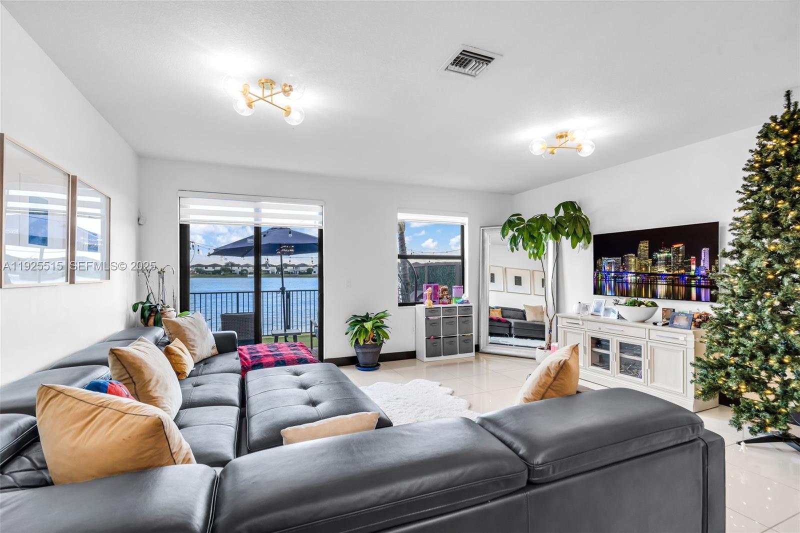 9114 NW 158th St Miami Lakes, FL 33018