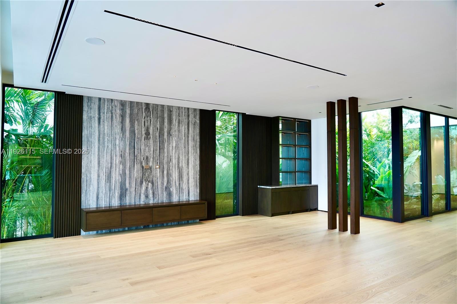 1041 N Venetian Dr Miami, FL 33139