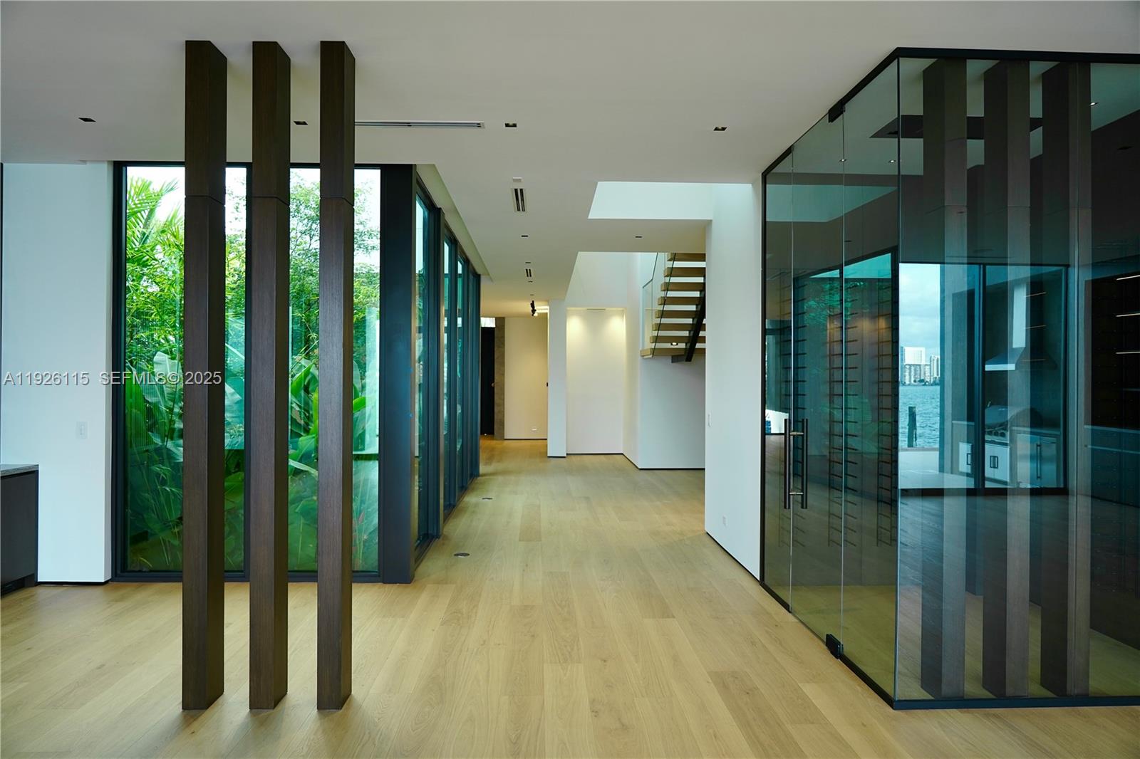 1041 N Venetian Dr Miami, FL 33139