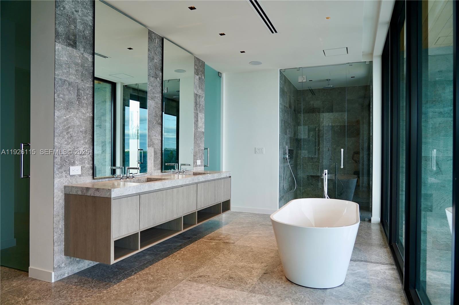 1041 N Venetian Dr Miami, FL 33139