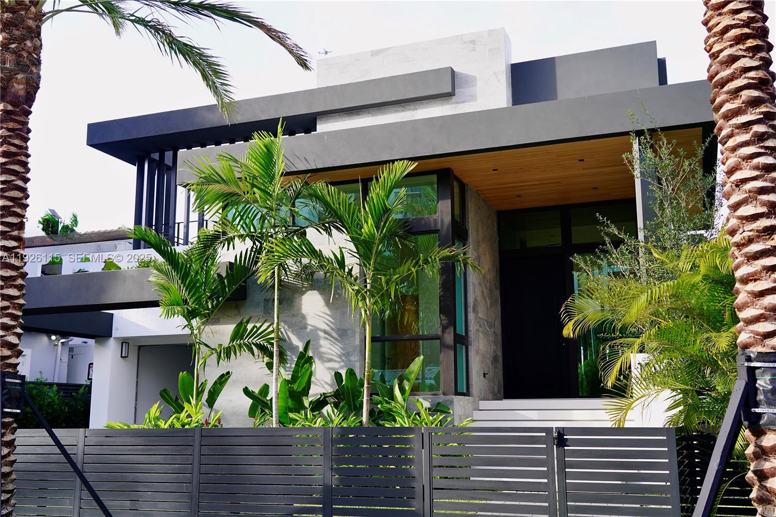 1041 N Venetian Dr Miami, FL 33139