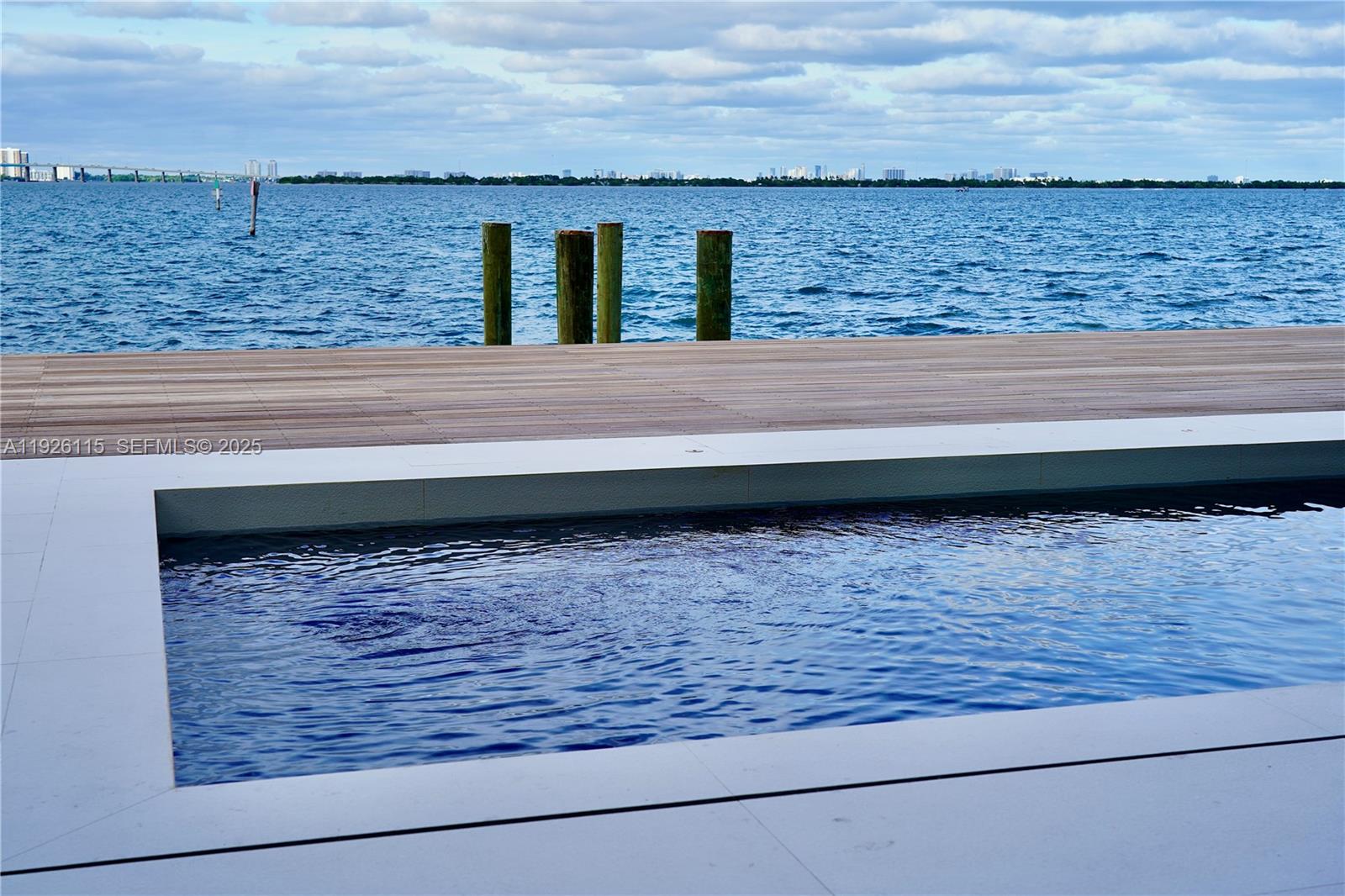 1041 N Venetian Dr Miami, FL 33139