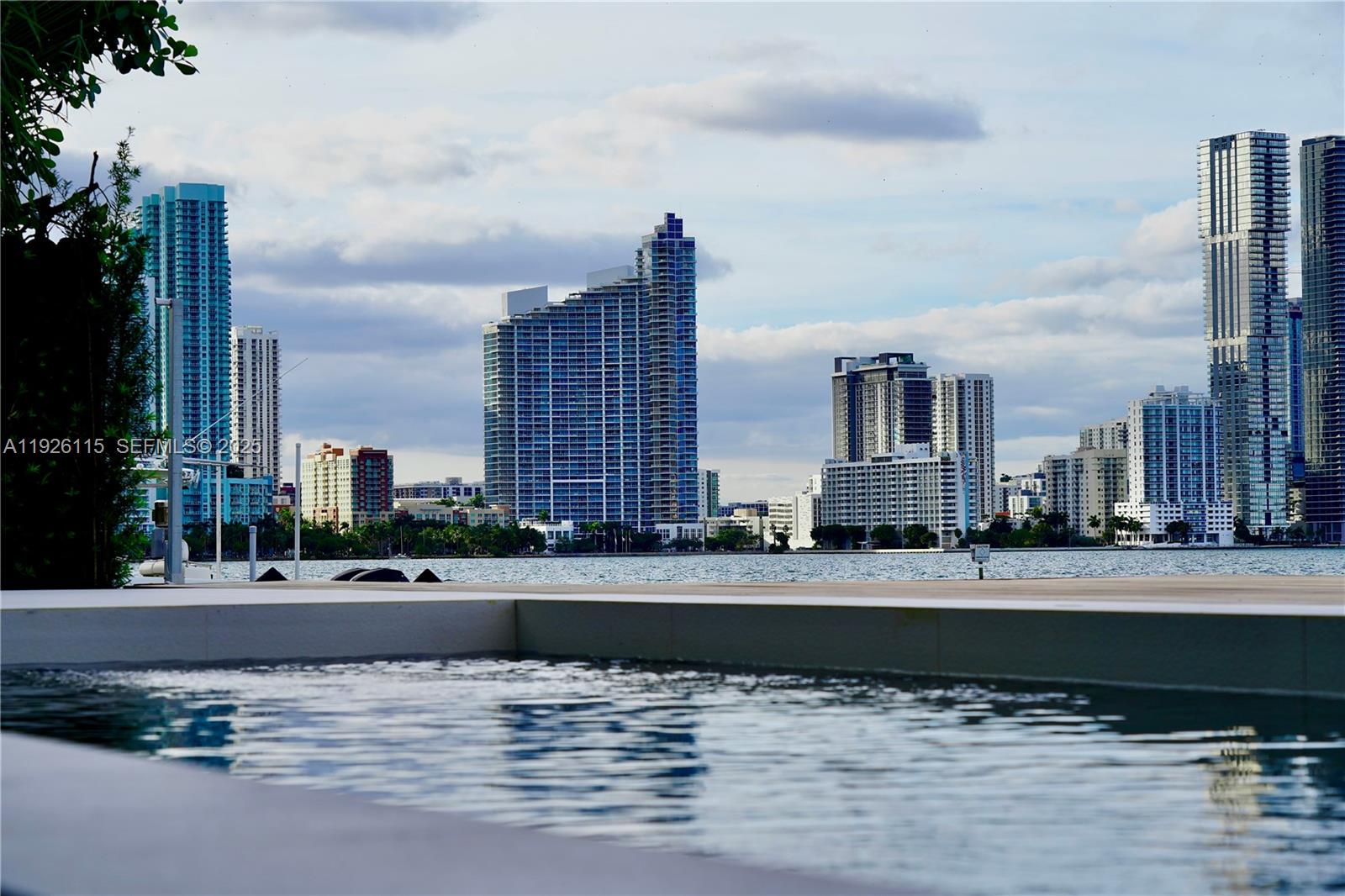 1041 N Venetian Dr Miami, FL 33139