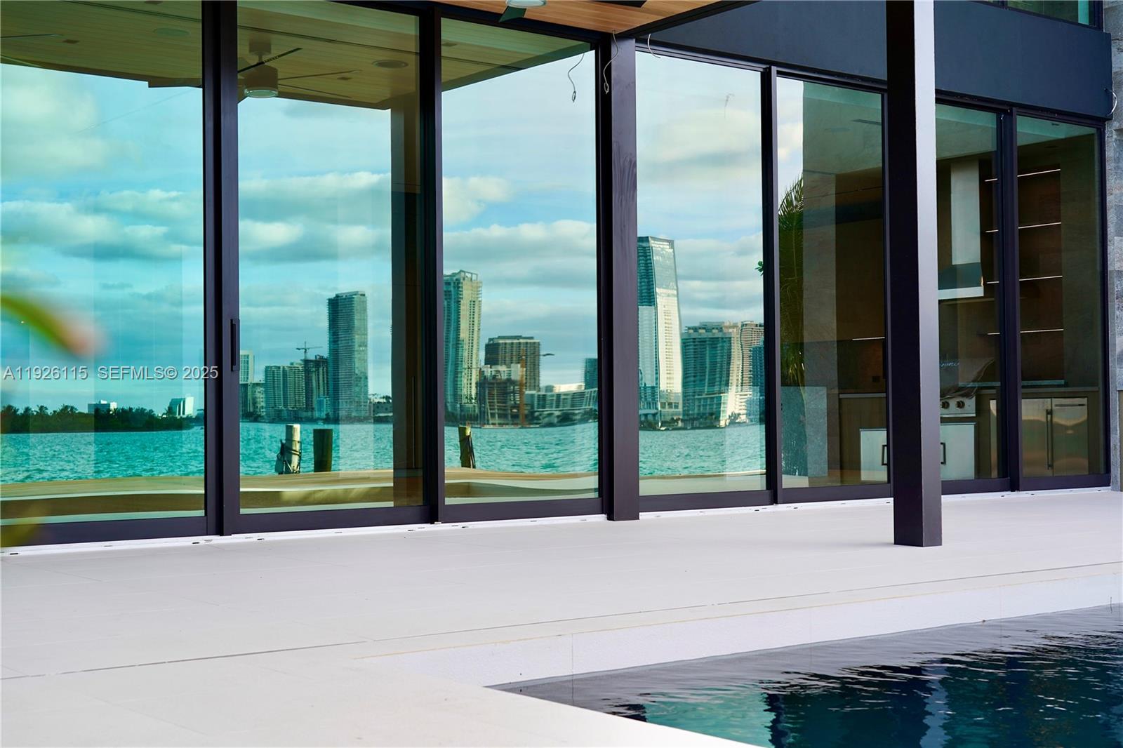 1041 N Venetian Dr Miami, FL 33139