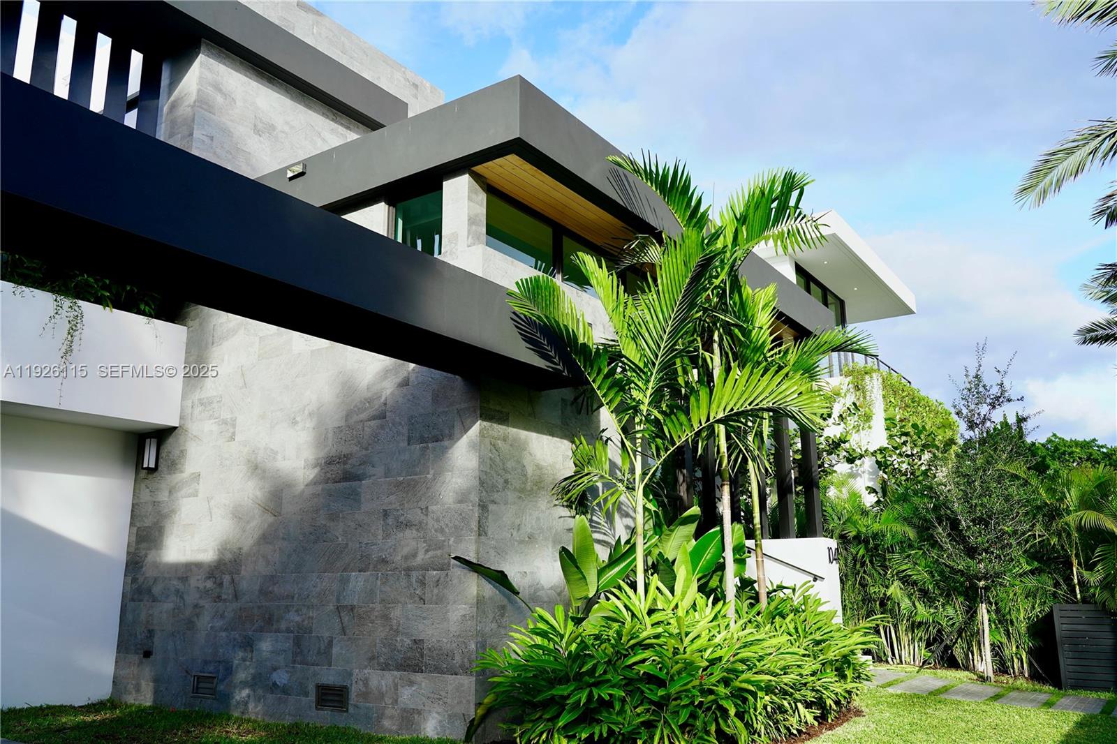 1041 N Venetian Dr Miami, FL 33139