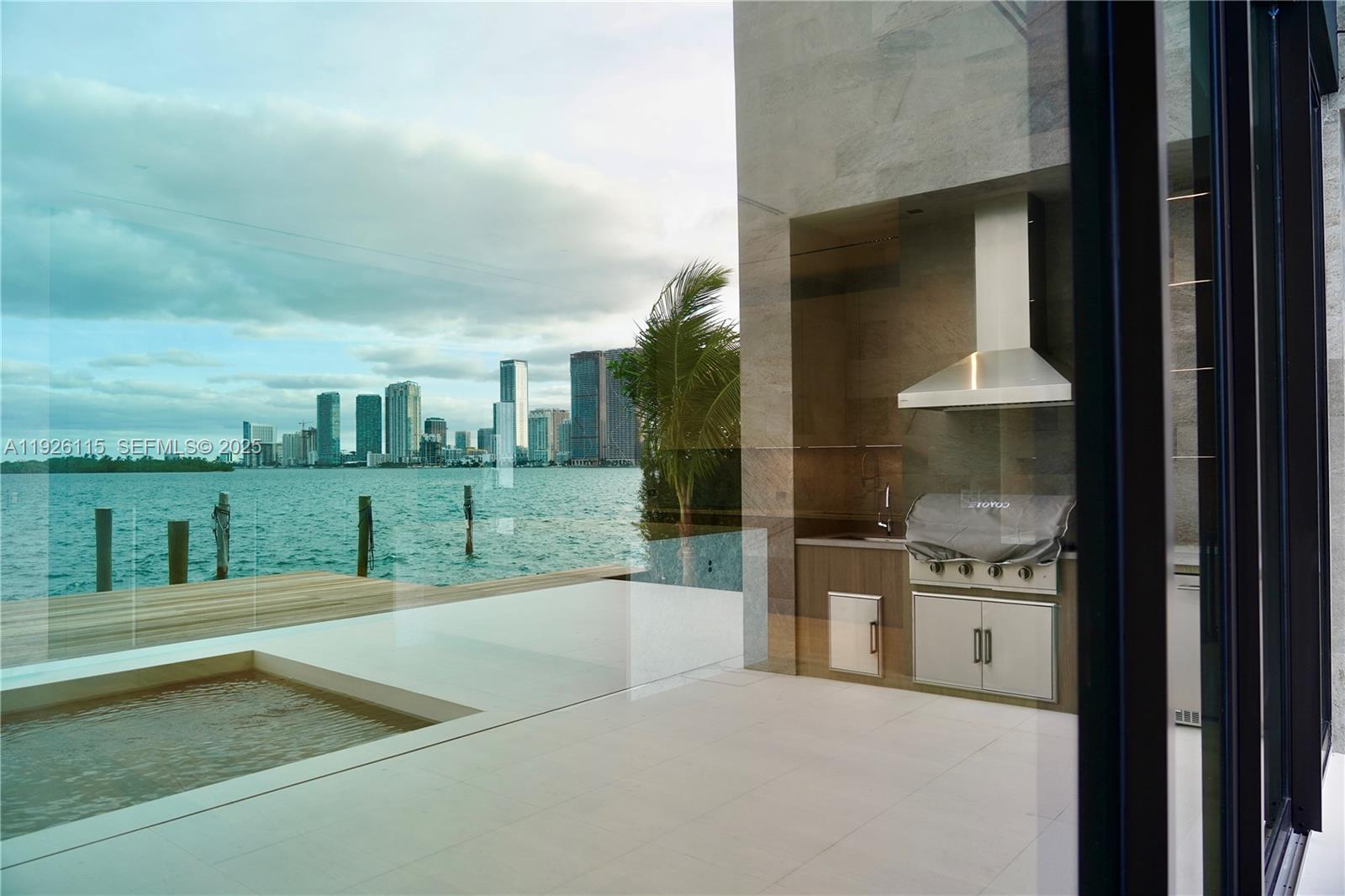 1041 N Venetian Dr Miami, FL 33139