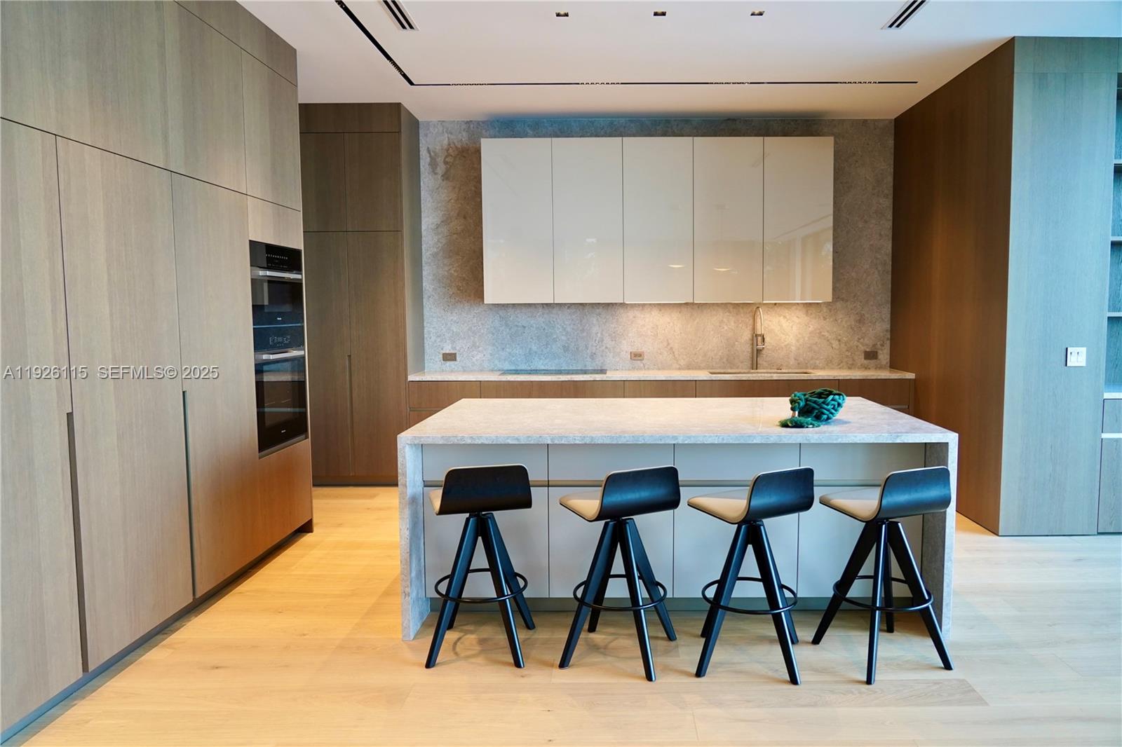 1041 N Venetian Dr Miami, FL 33139