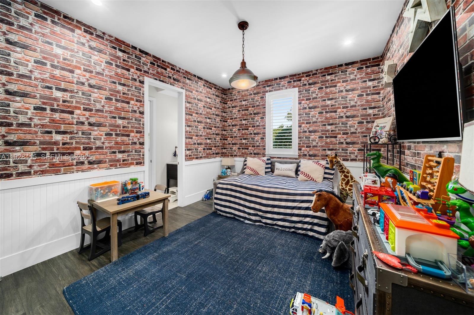 7222 SW 79th Ter Miami, FL 33143