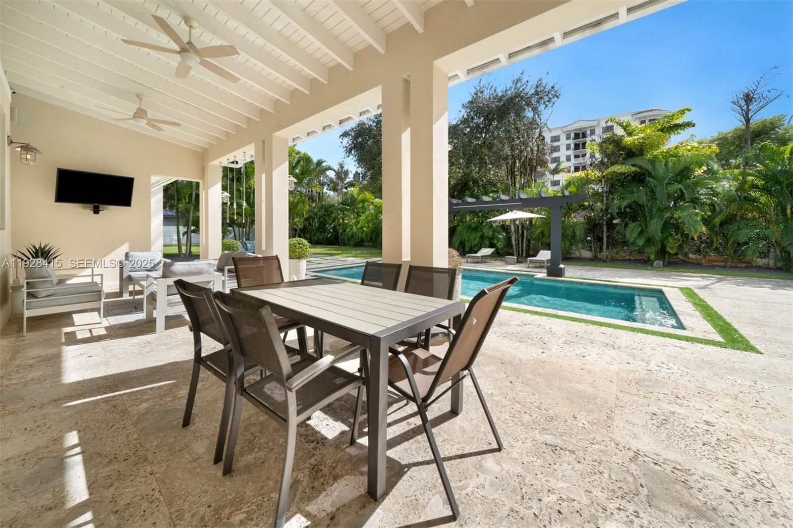 7222 SW 79th Ter Miami, FL 33143