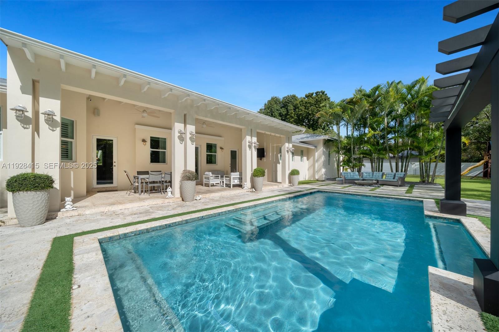 7222 SW 79th Ter Miami, FL 33143