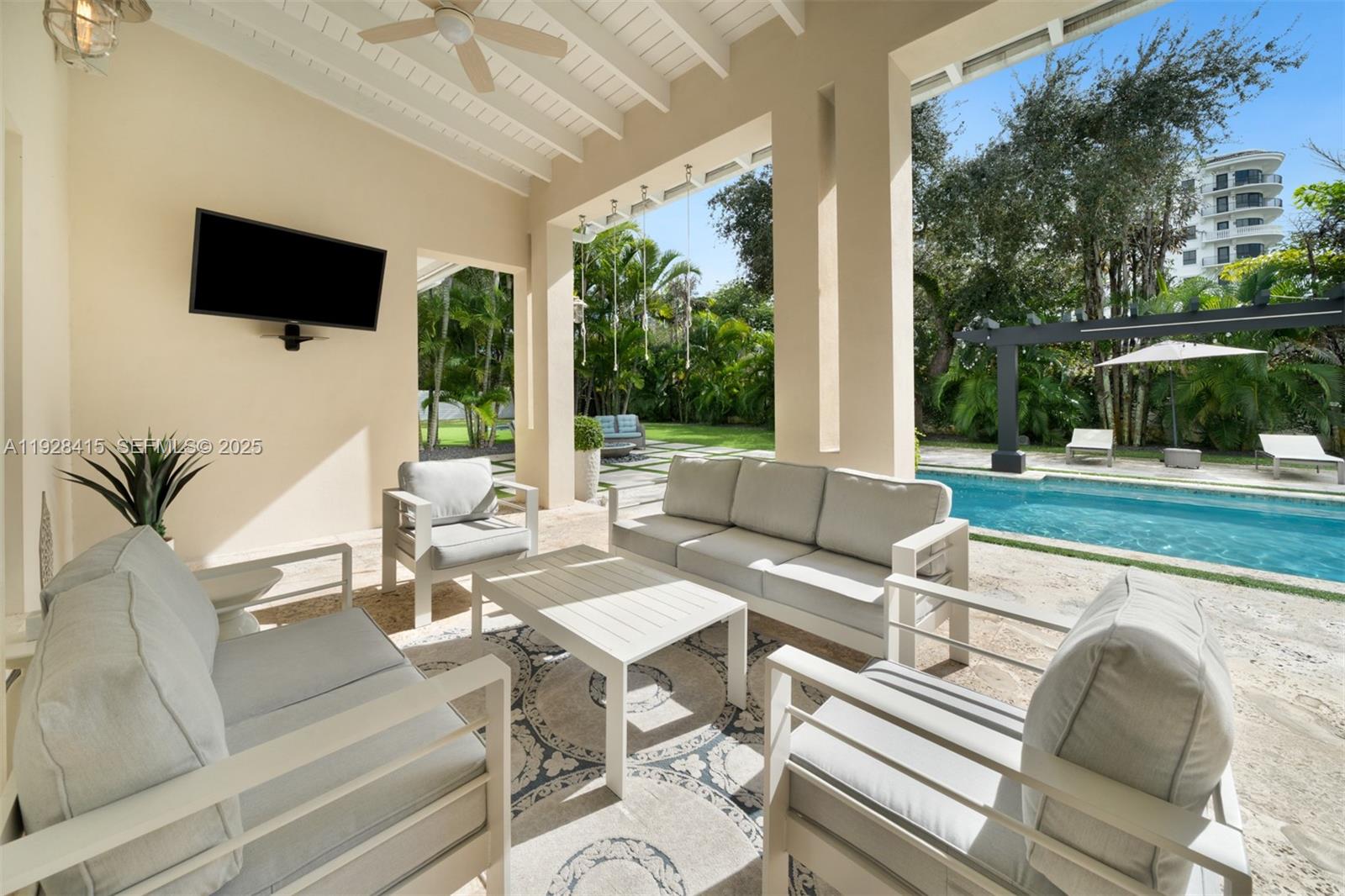 7222 SW 79th Ter Miami, FL 33143