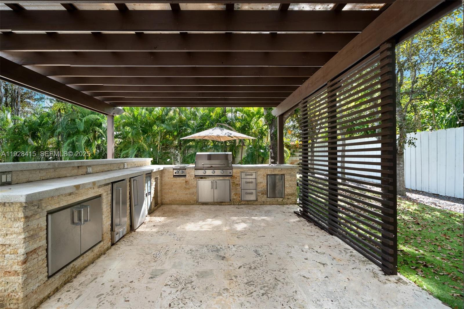 7222 SW 79th Ter Miami, FL 33143