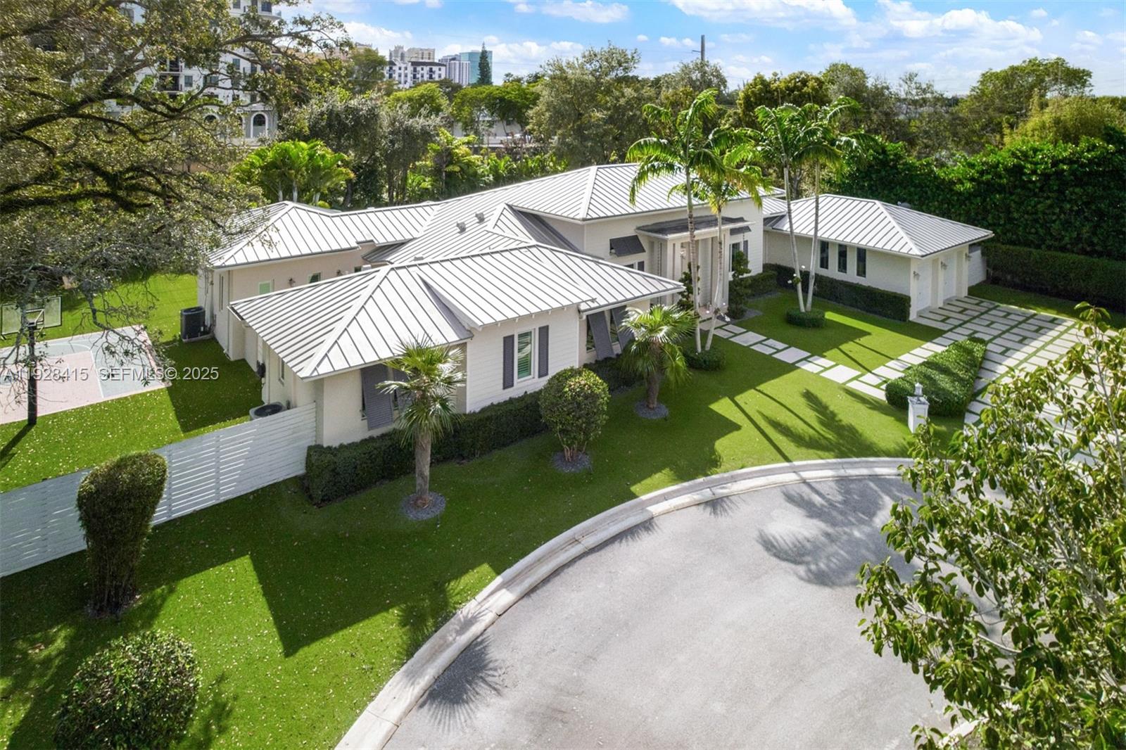 7222 SW 79th Ter Miami, FL 33143