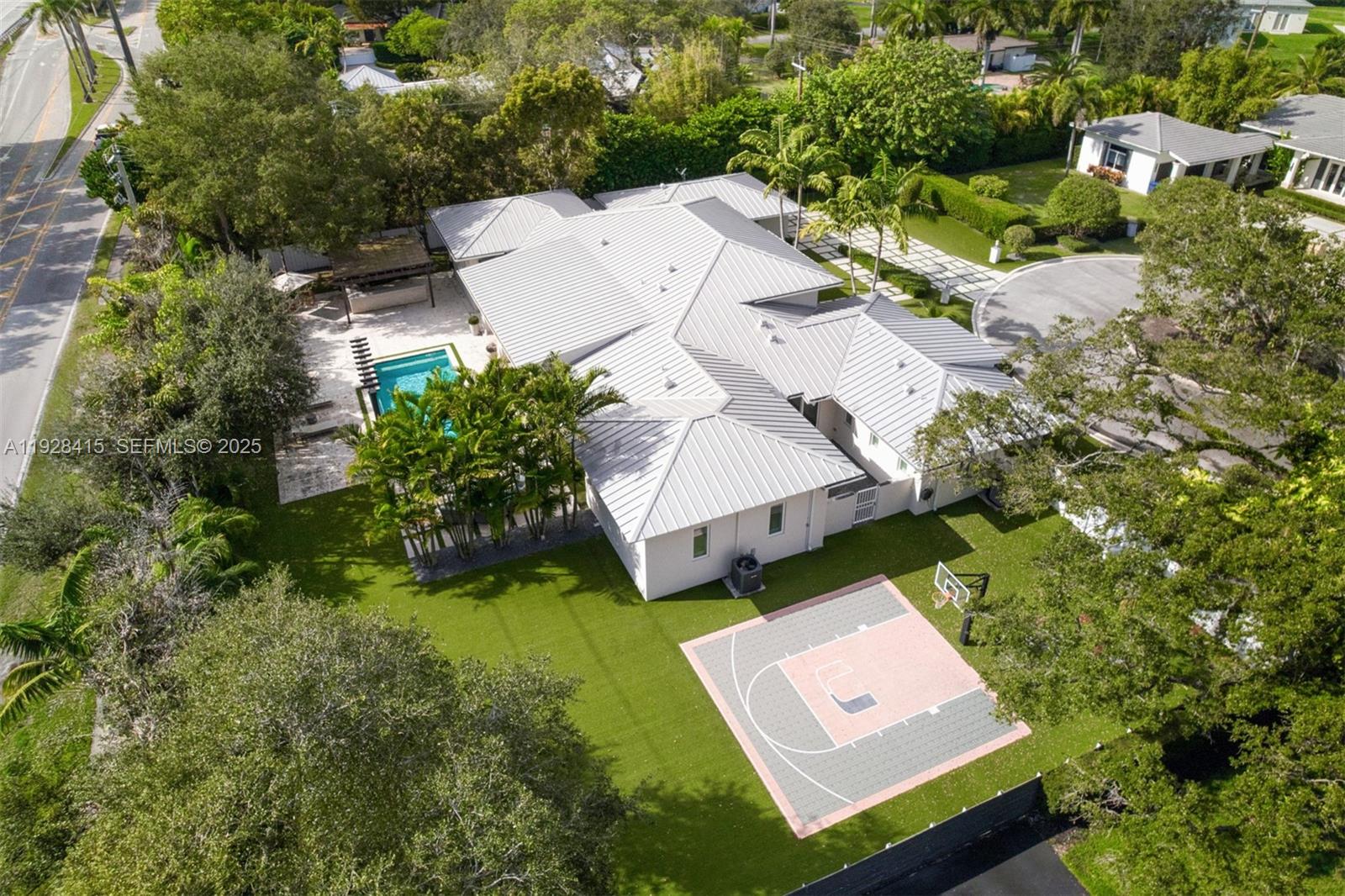 7222 SW 79th Ter Miami, FL 33143