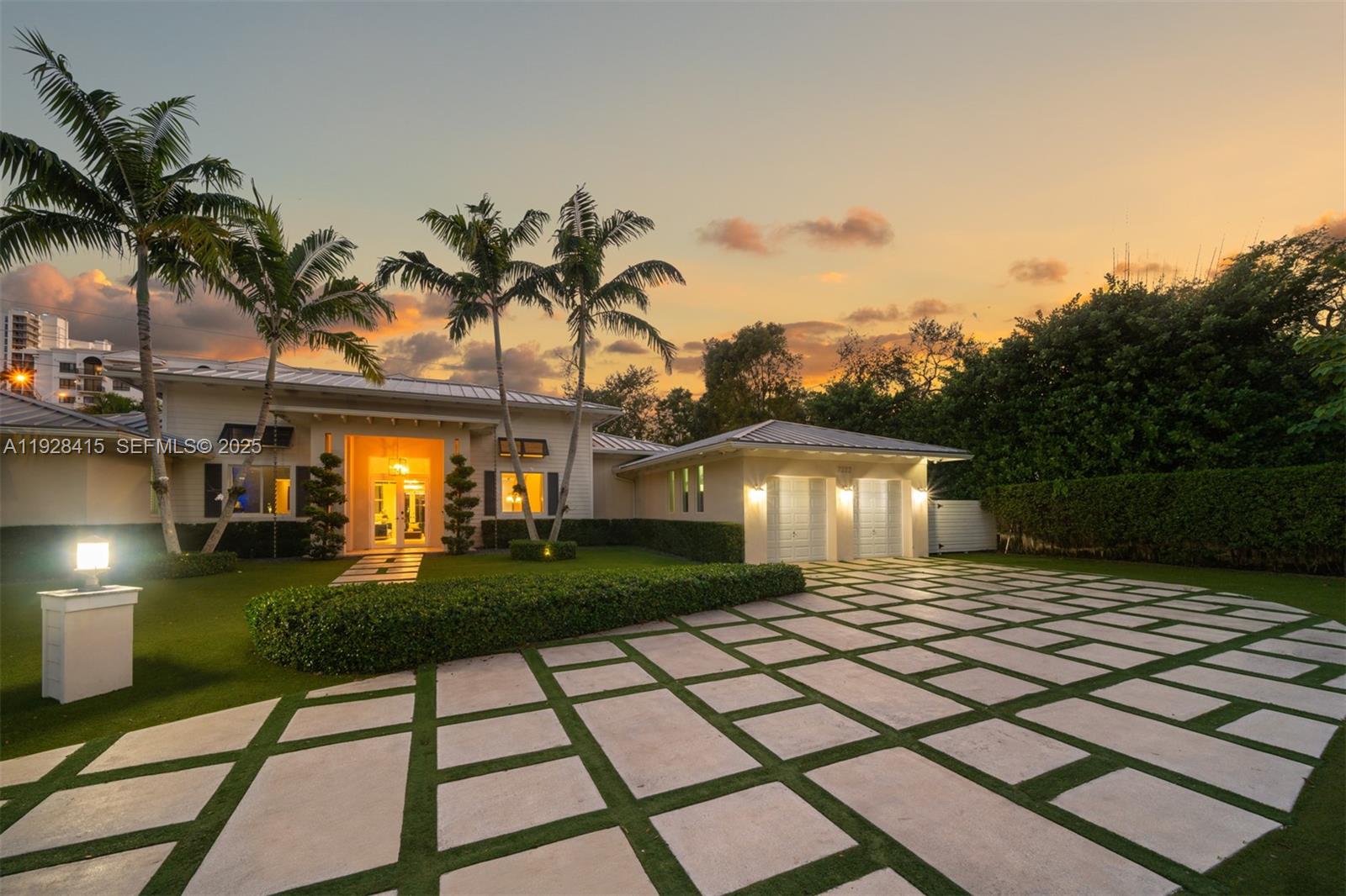 7222 SW 79th Ter Miami, FL 33143