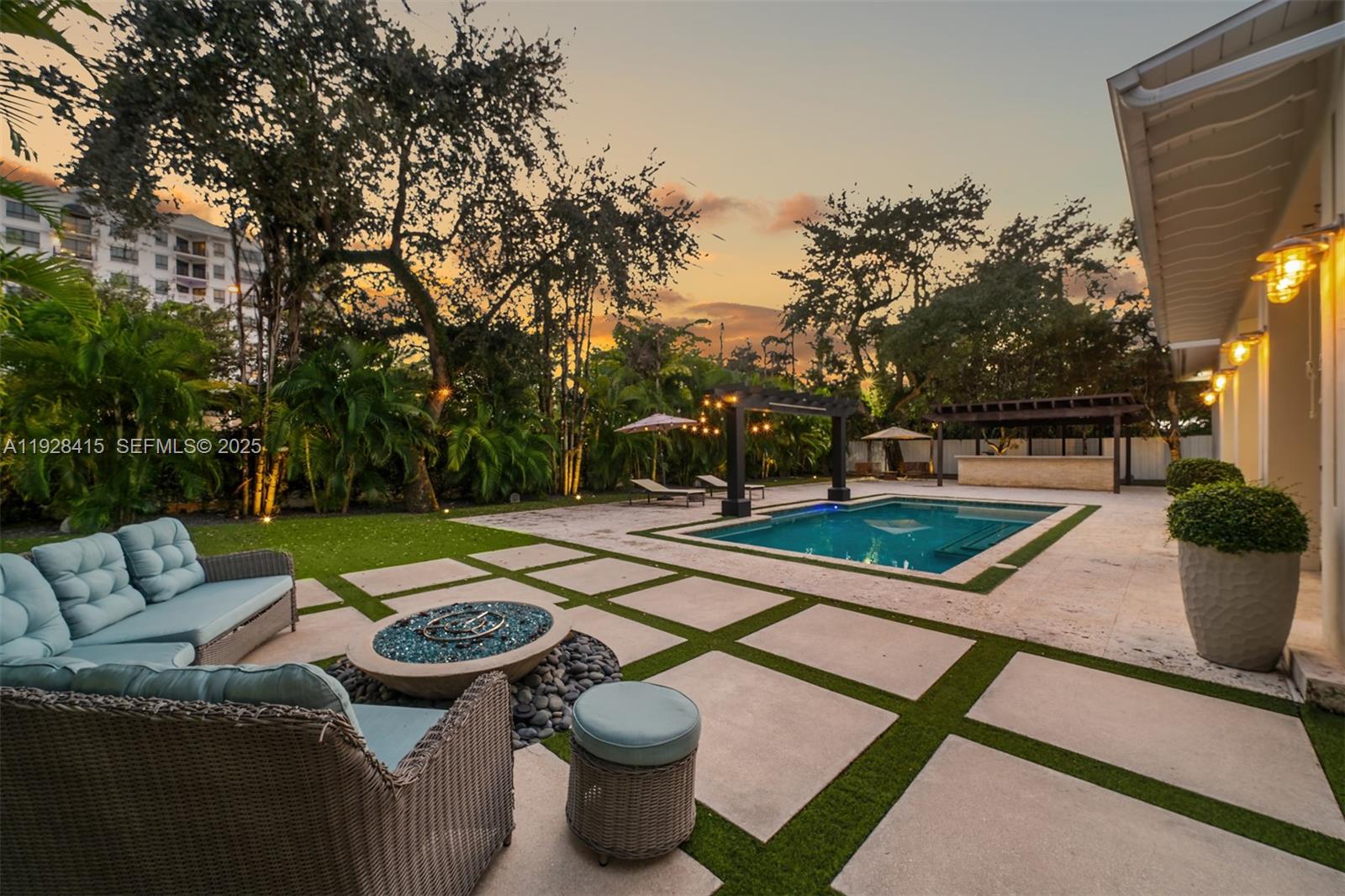 7222 SW 79th Ter Miami, FL 33143