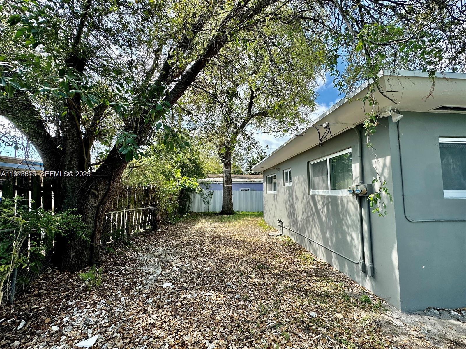 1894 NW 53rd St Miami, FL 33142