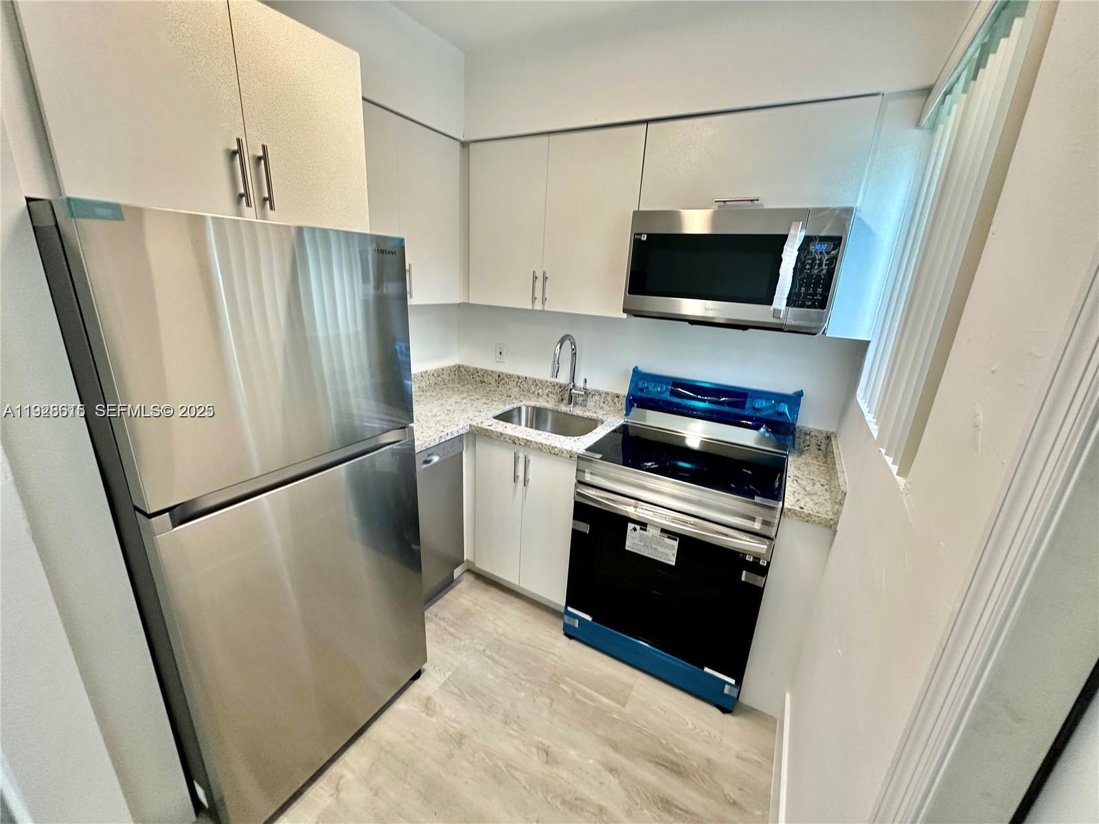 1894 NW 53rd St Miami, FL 33142