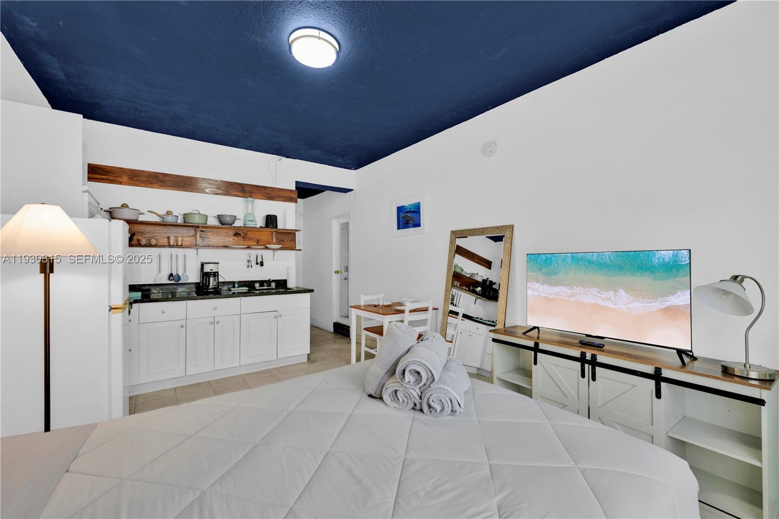 255 W 24th St #302 Miami Beach, FL 33140