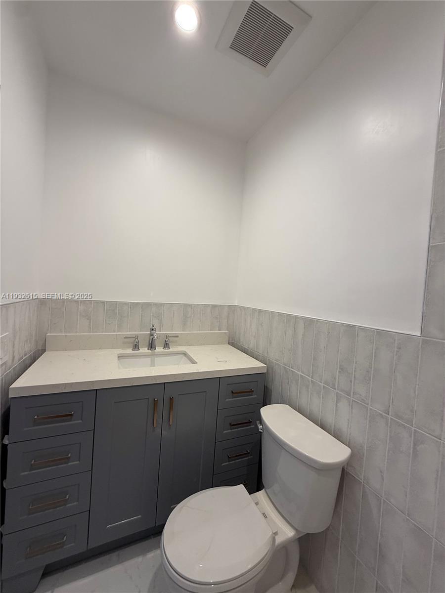 3551 NW 20th St Miami, FL 33142