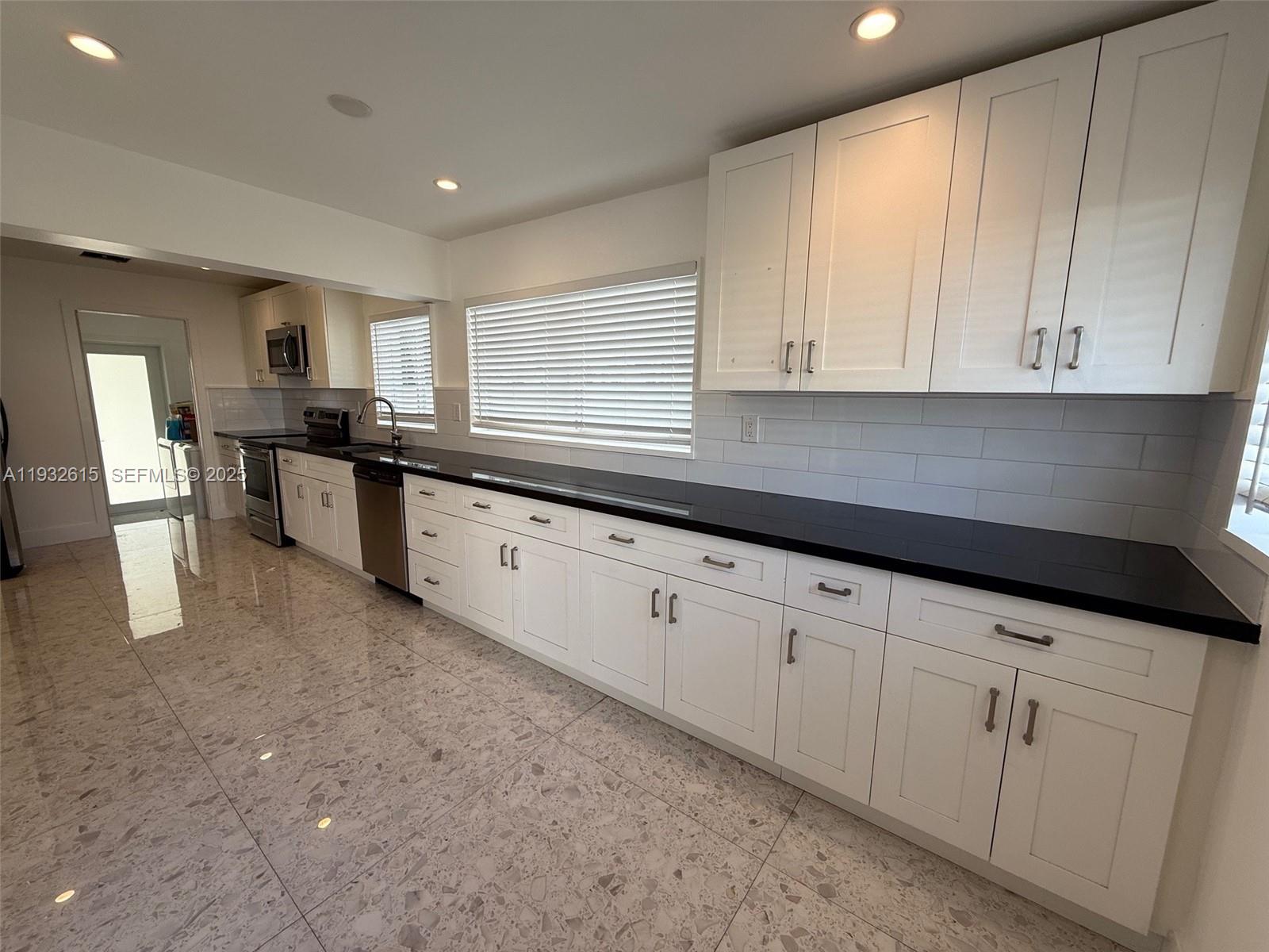 3551 NW 20th St Miami, FL 33142