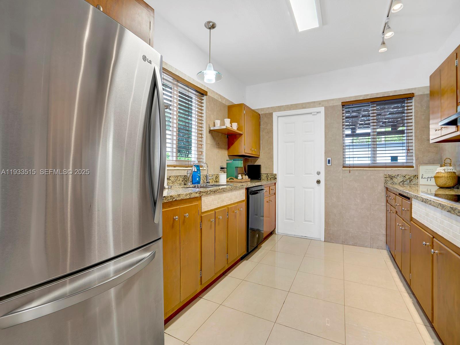 2055 NE 140th St North Miami Beach, FL 33181