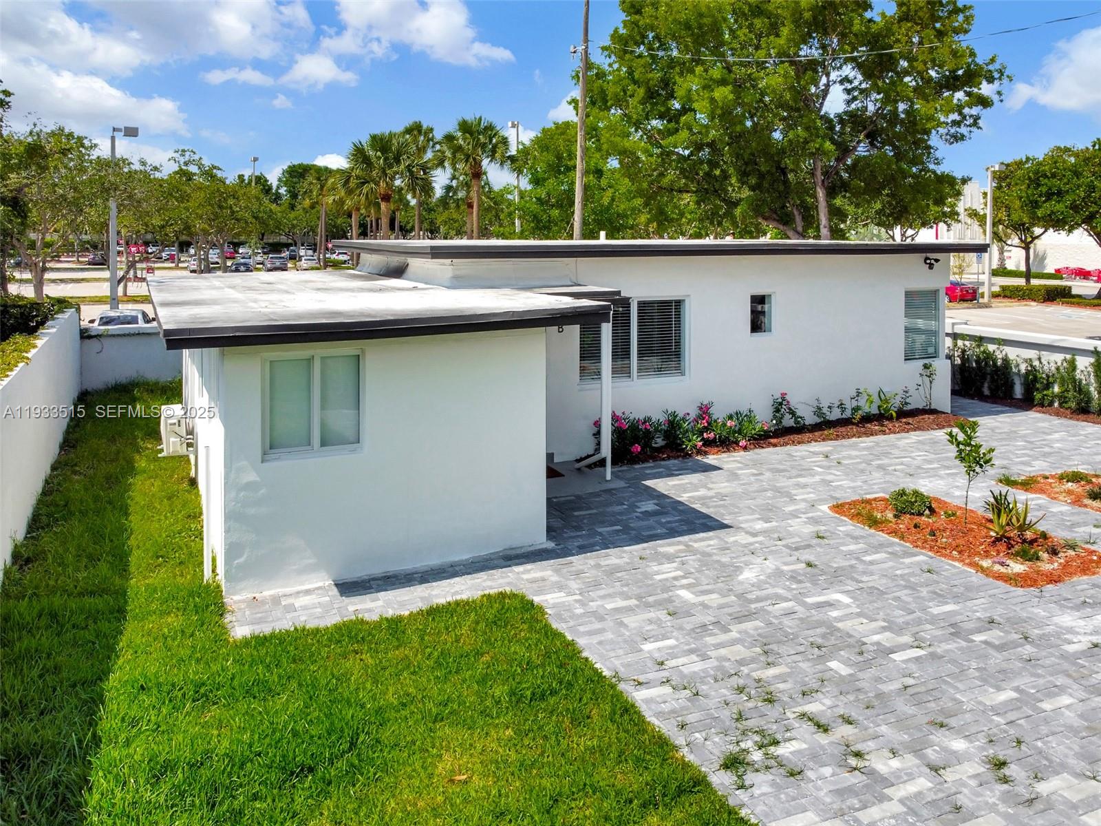 2055 NE 140th St North Miami Beach, FL 33181