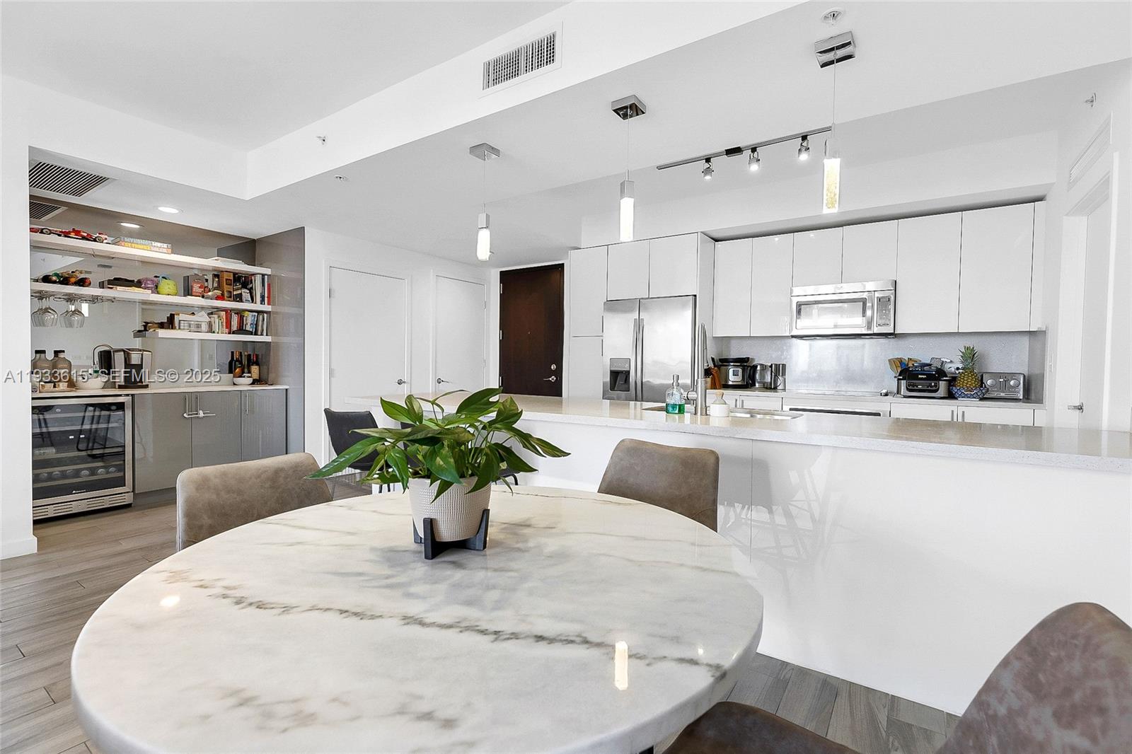 image Nine at Mary Brickell Village6