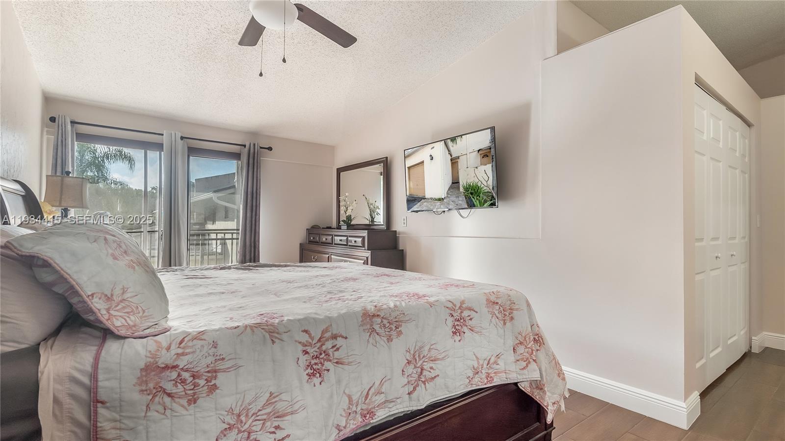 4289 N 76th Ave Davie, FL 33024