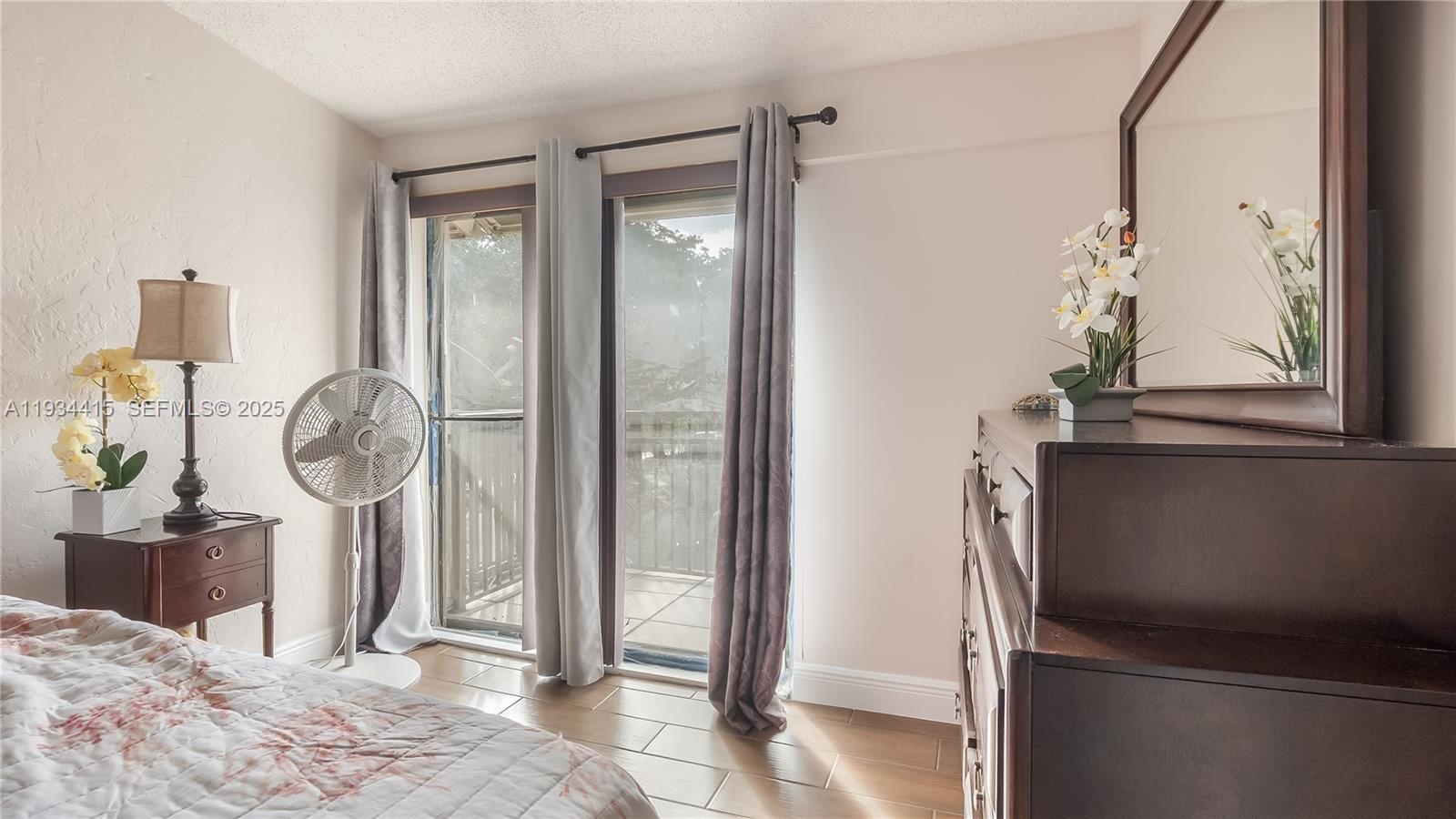 4289 N 76th Ave Davie, FL 33024