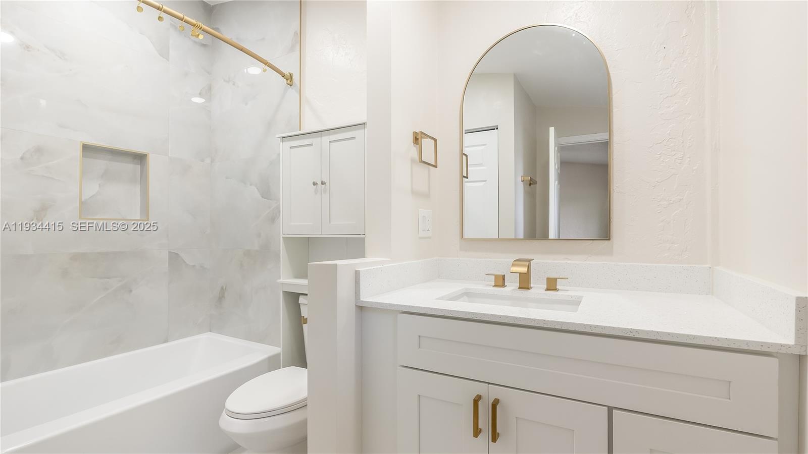 4289 N 76th Ave Davie, FL 33024