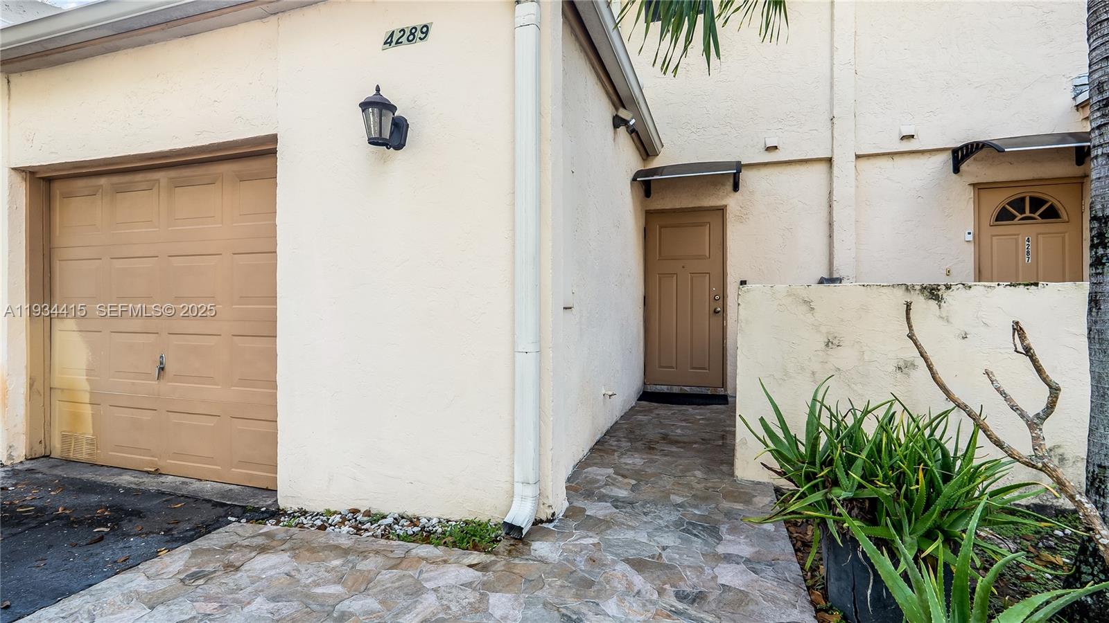 4289 N 76th Ave Davie, FL 33024