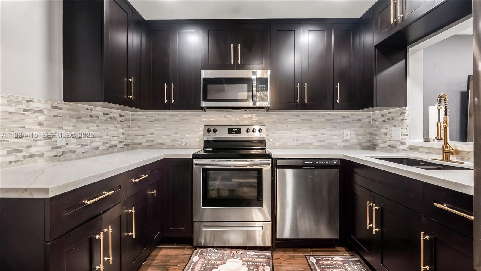 4289 N 76th Ave Davie, FL 33024