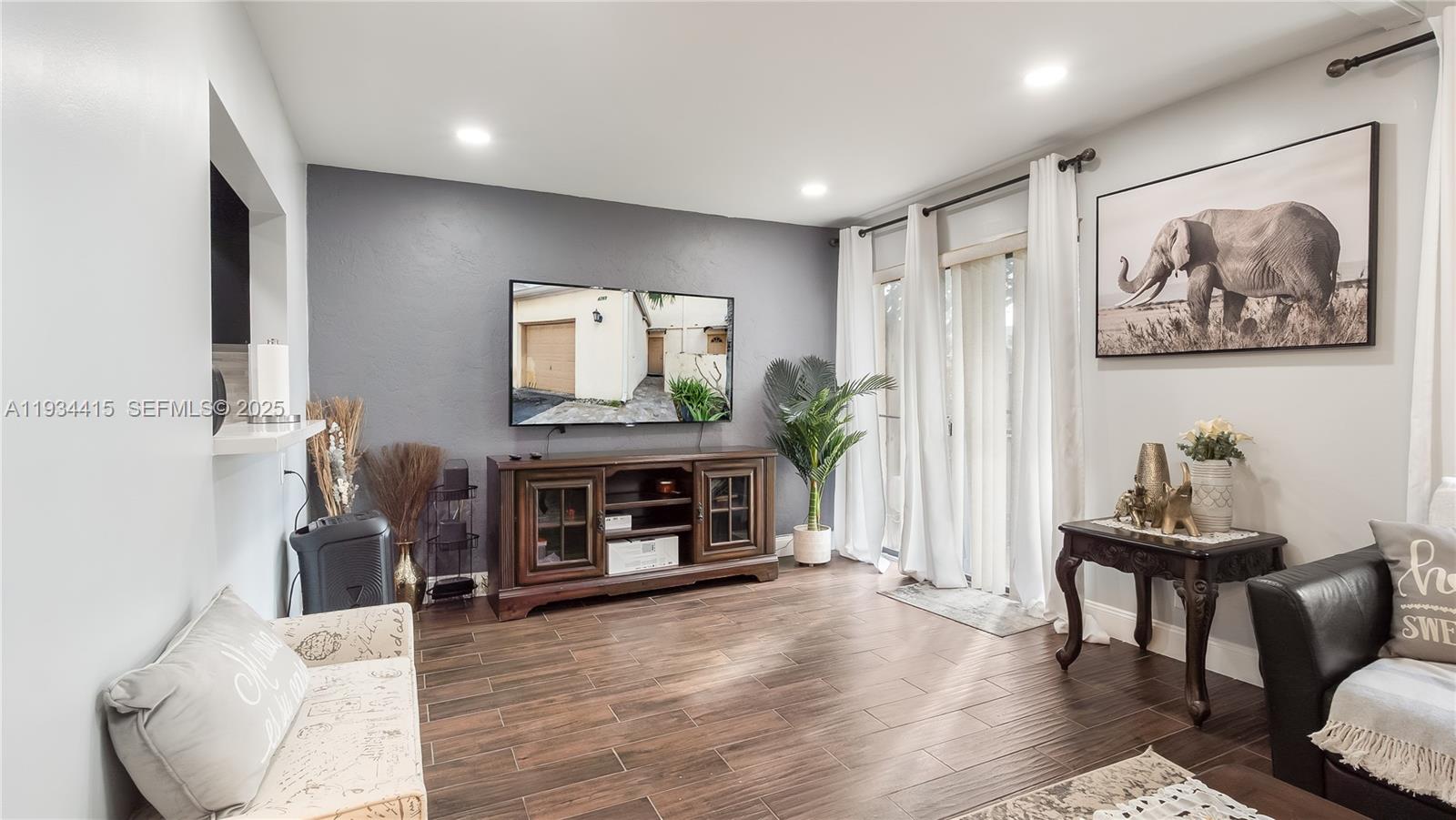 4289 N 76th Ave Davie, FL 33024