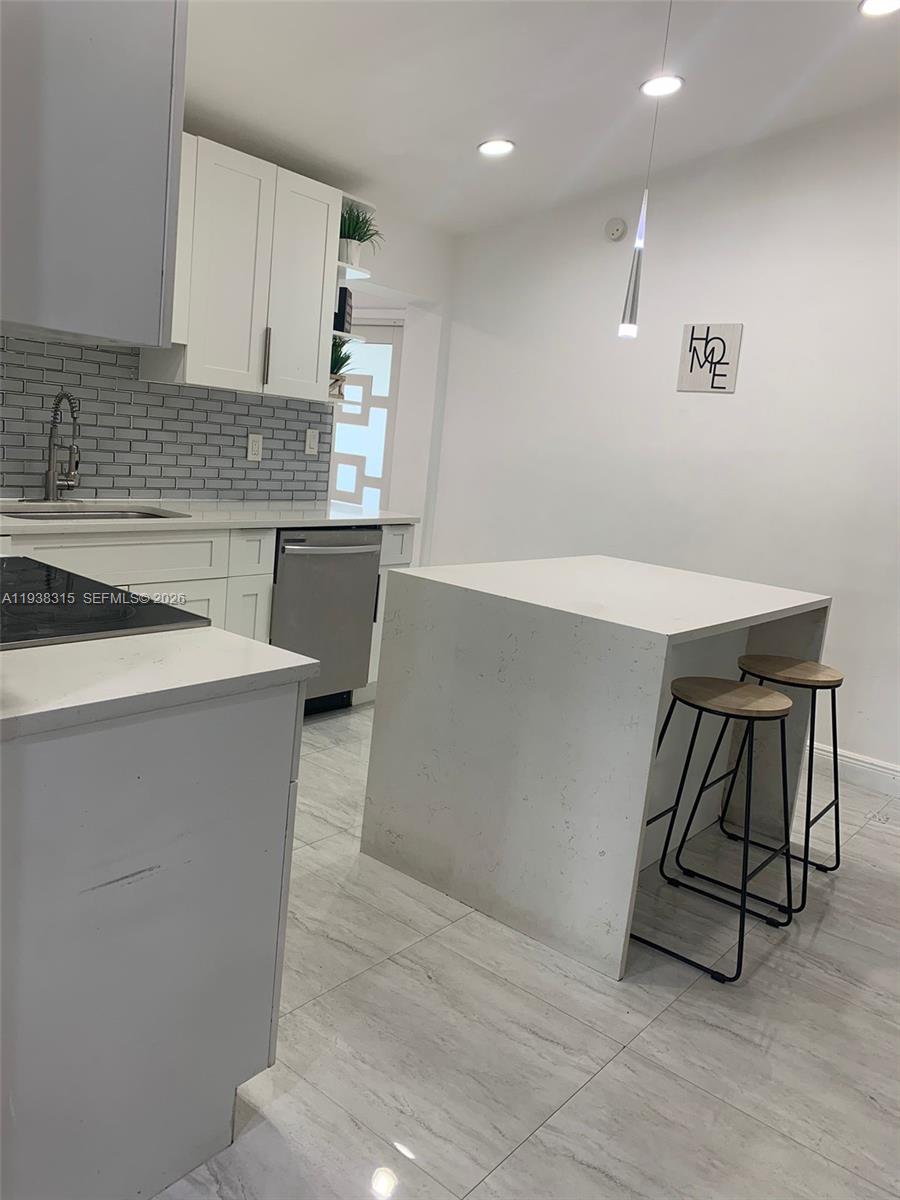 6620 Custer St Hollywood, FL 33024