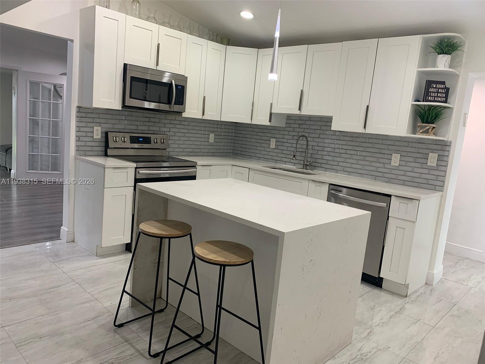 6620 Custer St Hollywood, FL 33024