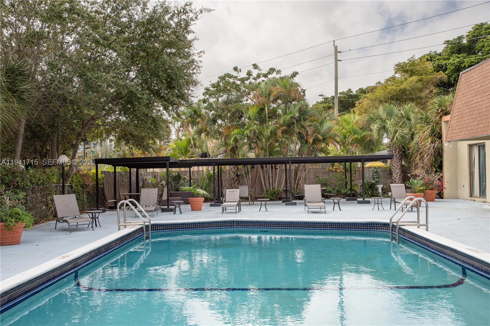 16950 W Dixie Hwy #B320