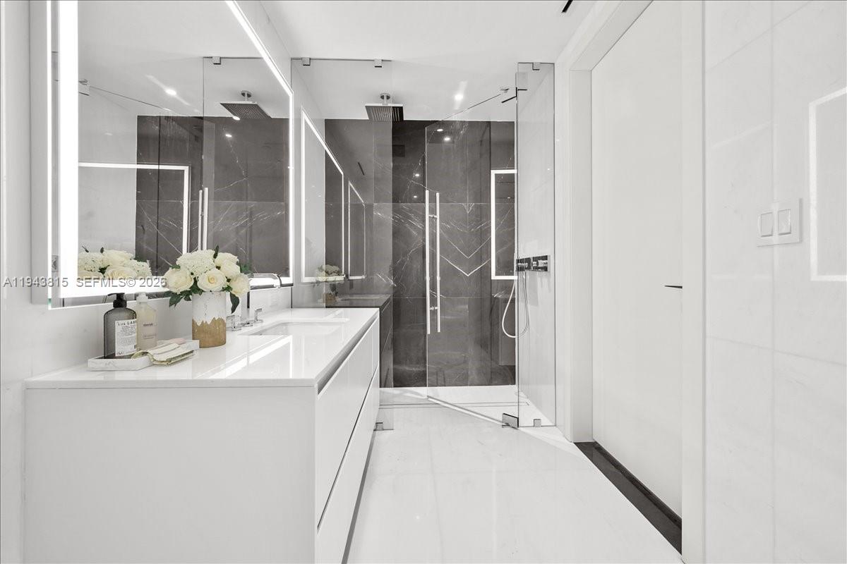 image Aston Martin Residences6