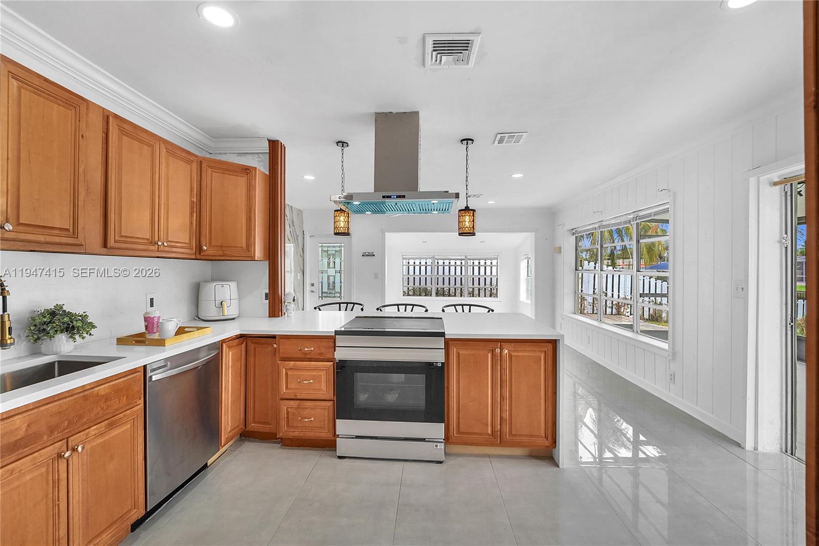 2718 Sherman St Hollywood, FL 33020