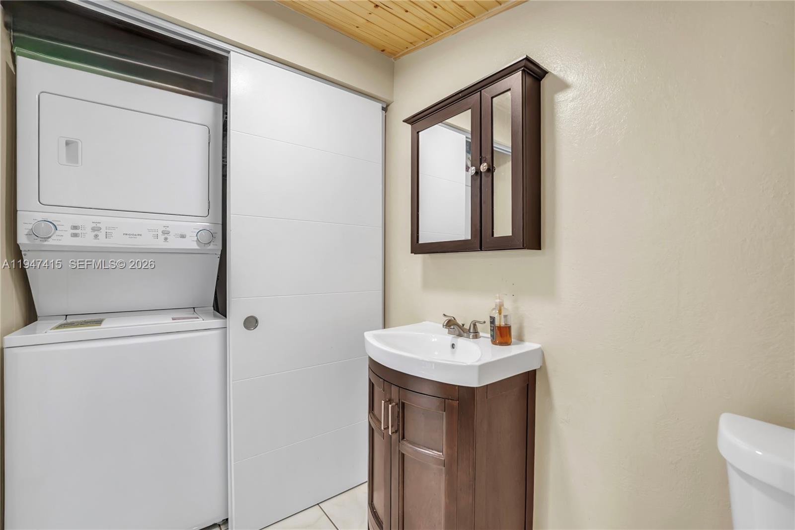 2718 Sherman St Hollywood, FL 33020