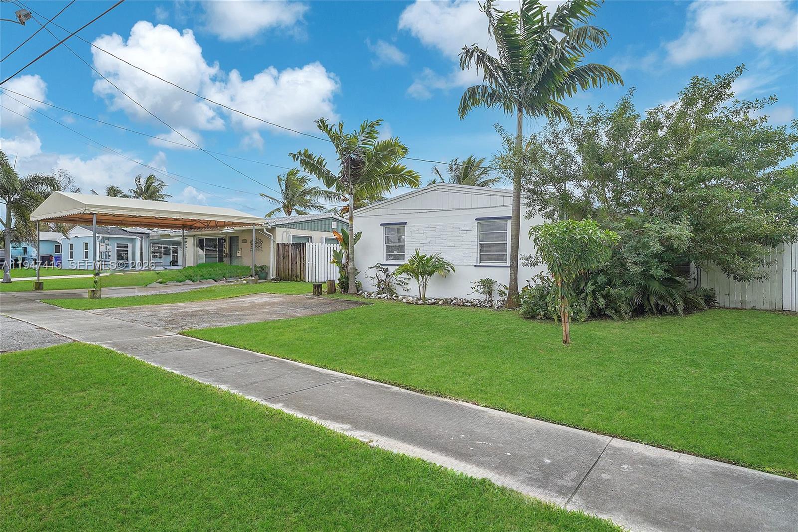 2718 Sherman St Hollywood, FL 33020