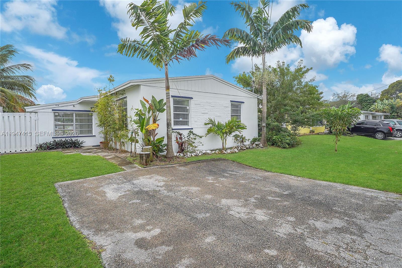 2718 Sherman St Hollywood, FL 33020