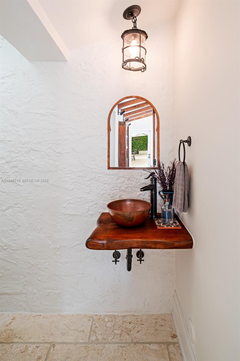 1234 S Greenway Dr Coral Gables, FL 33134