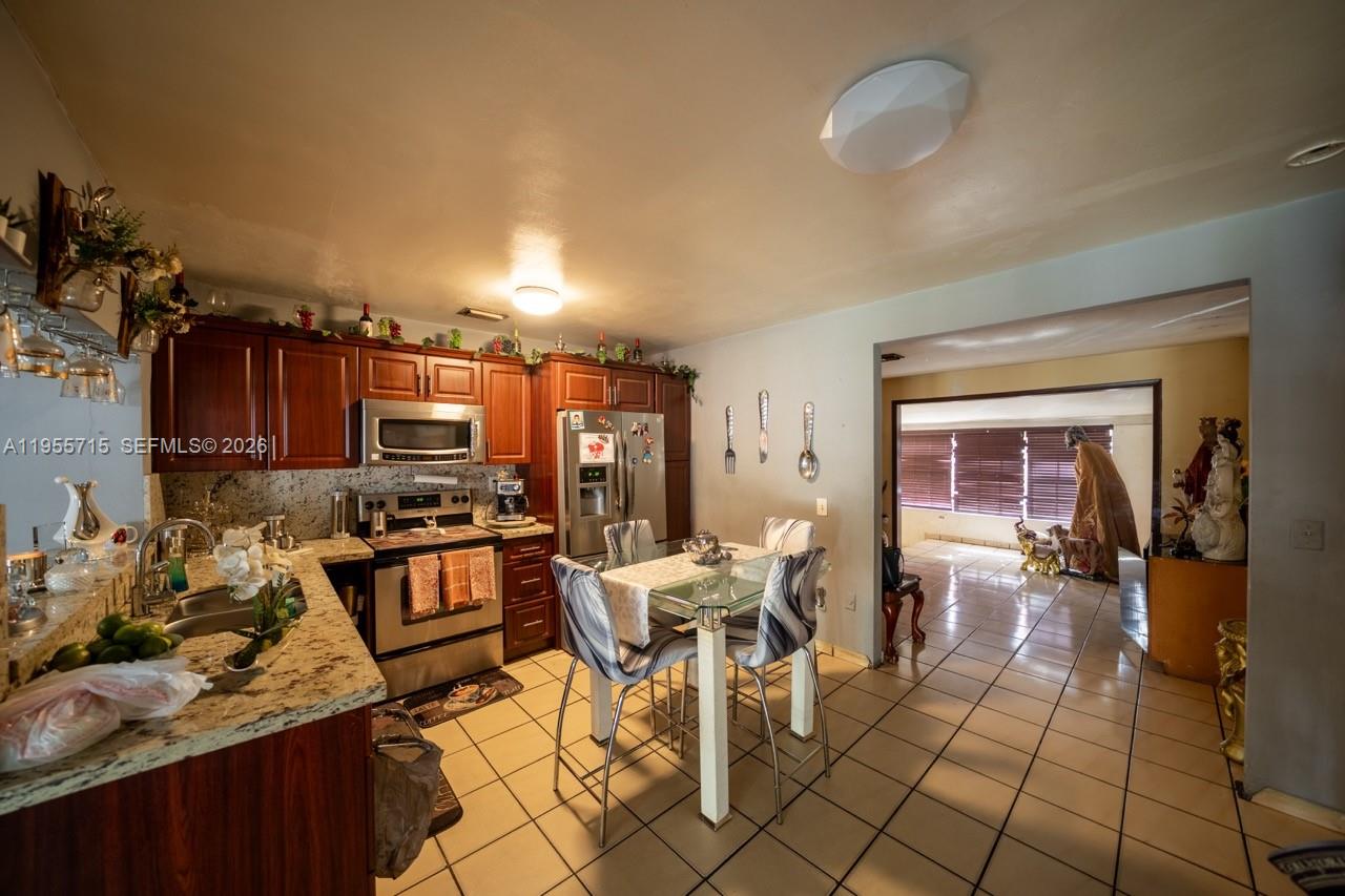 671 E 6th Pl Hialeah, FL 33010