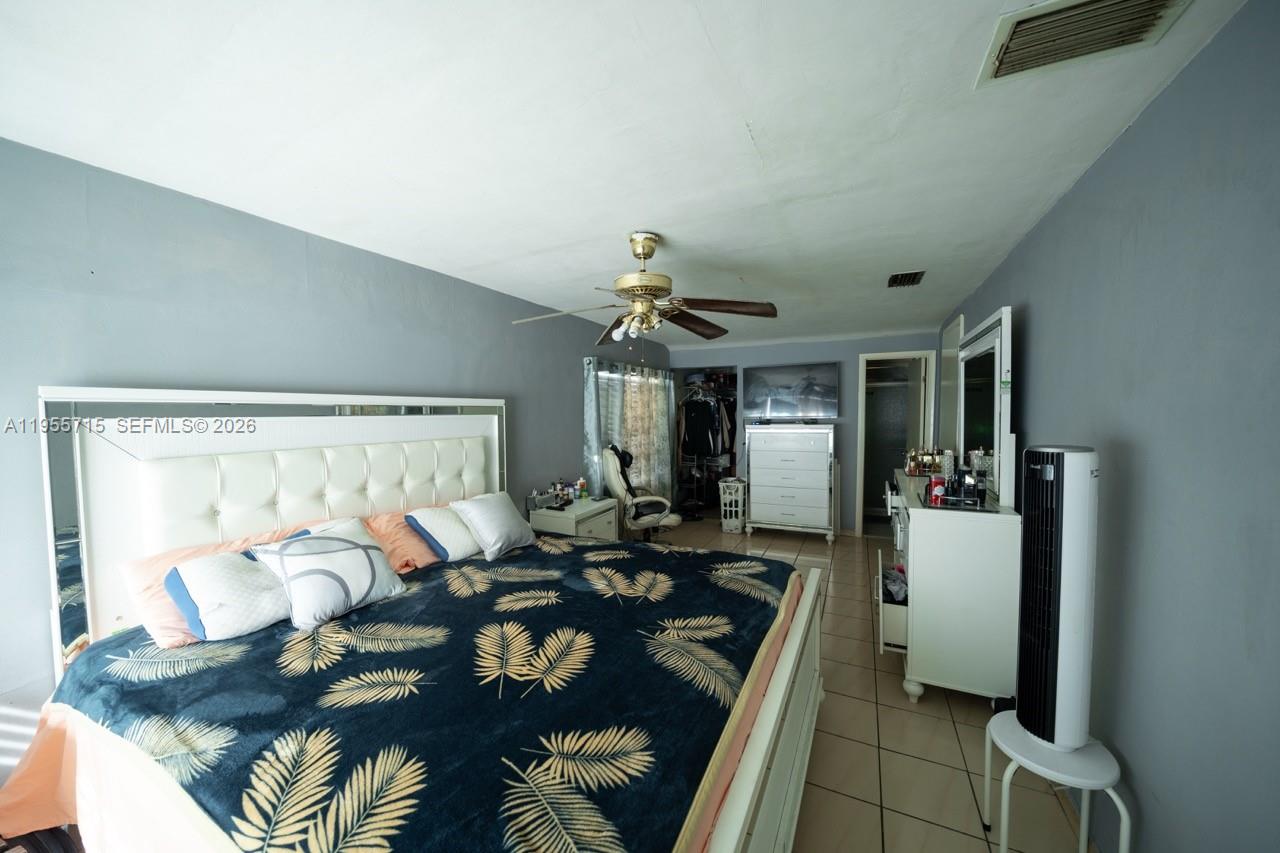 671 E 6th Pl Hialeah, FL 33010