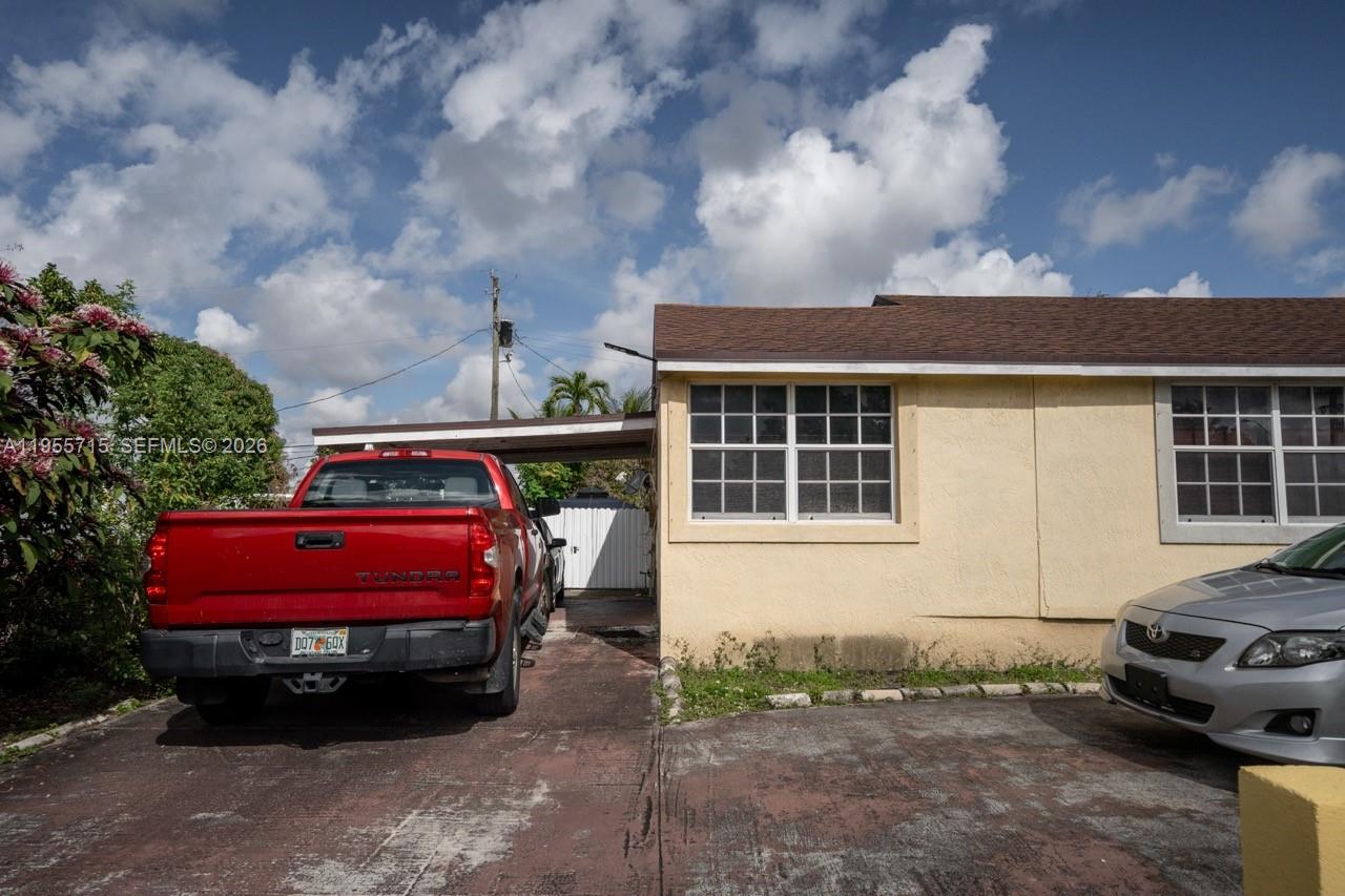 671 E 6th Pl Hialeah, FL 33010