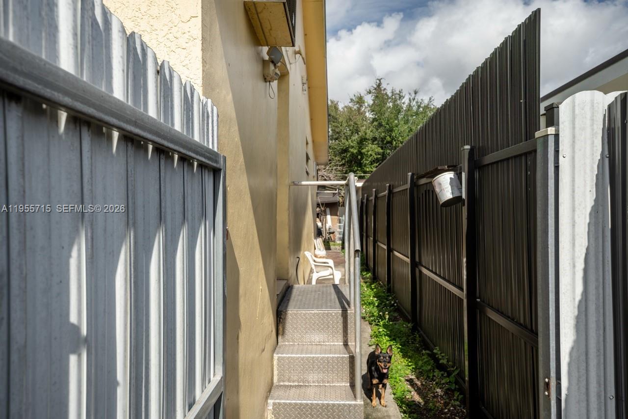 671 E 6th Pl Hialeah, FL 33010